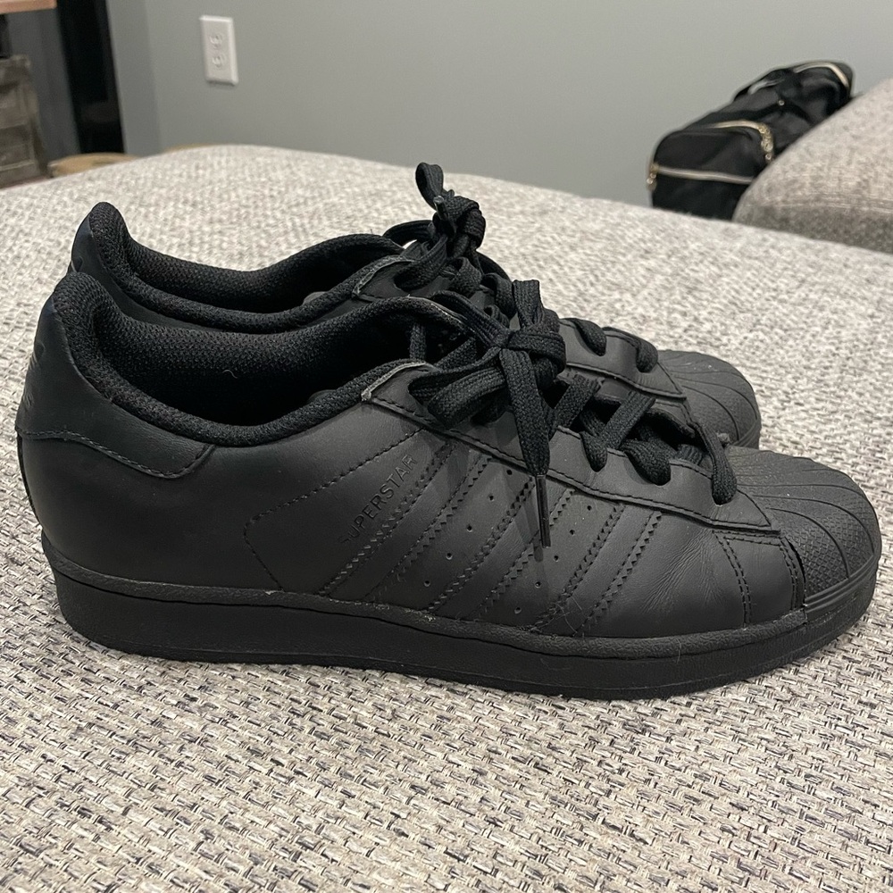 ADIDAS Superstar size 6